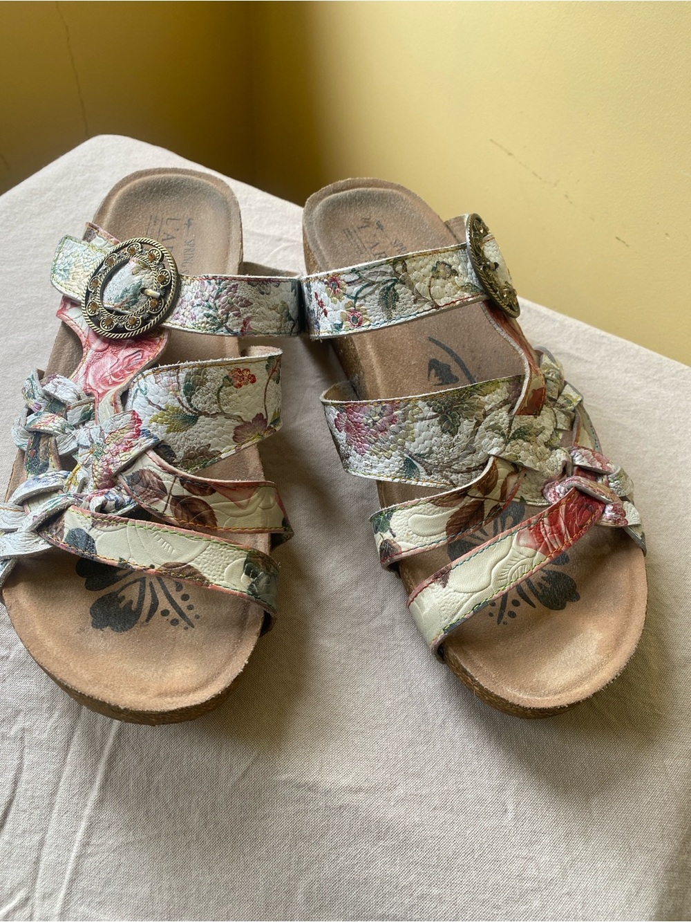 L'ATISTE Floral Multi-Color Slip-On Sandals with Decorative Buckle